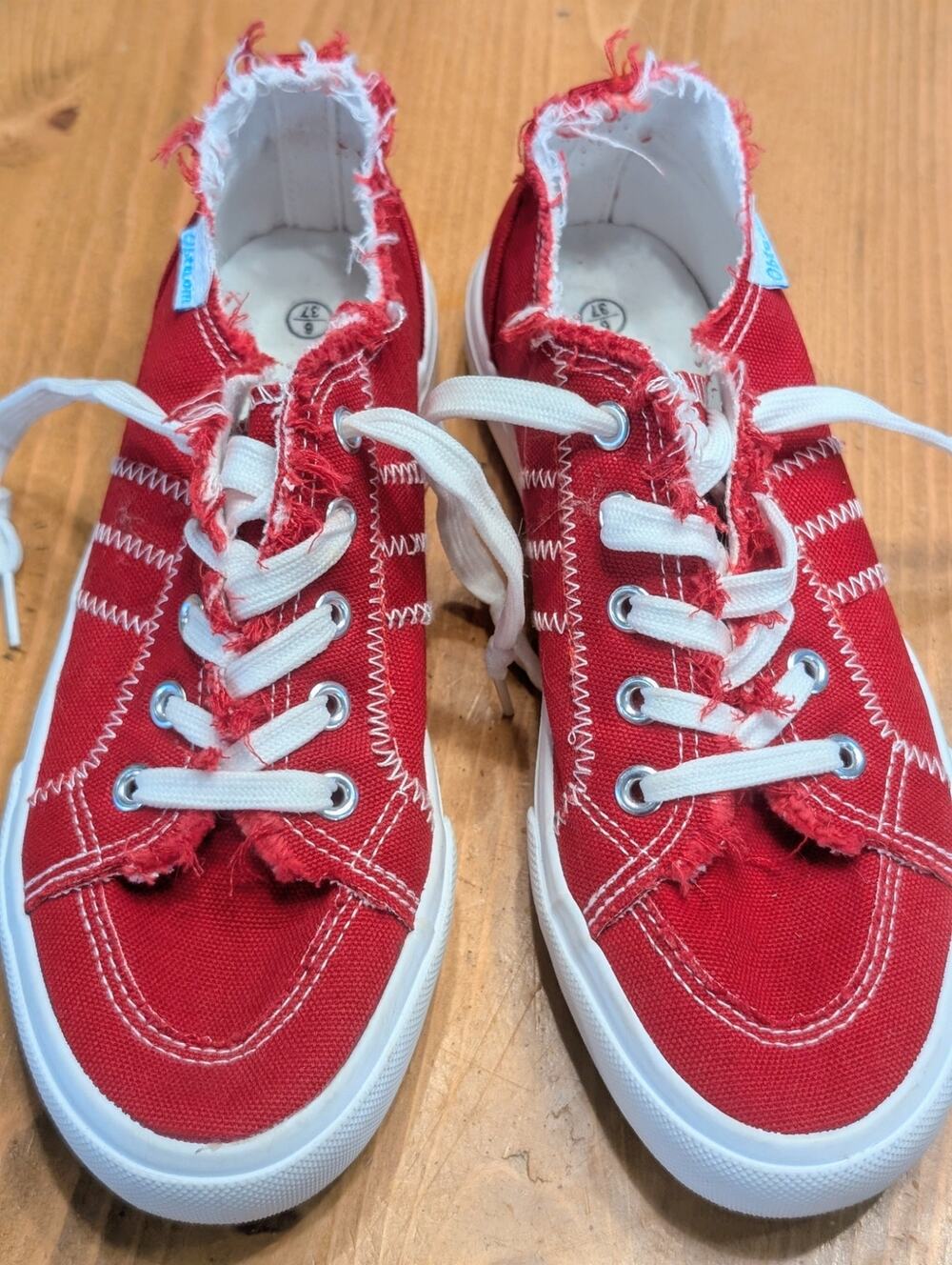 Obtaom Women's Play Fashion Sneaker, Slip On, Red, LN, Size 6